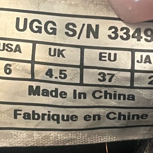 UGG Bailey Button Bling (Swarovski) Sz 6 Women Black 3349-BLK Limited Edition - Picture 11 of 11